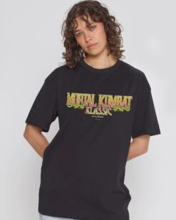 Mortal Kombat Klassic Logo T-Shirt 8 Mortal Kombat Klassic Logo T-Shirt -Threadheads Clothing Black Close Up Front 13623323 d76c 41eb a744 77a9e5711168