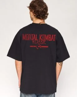 Mortal Kombat Banner Oversized Tee -Threadheads Clothing BlackOversized Close Up Back 49a0d33f 4f65 412d 9f67 9af0803c5187