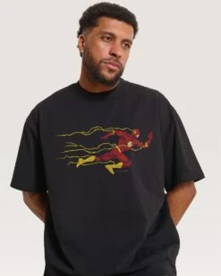 DC The Flash Oversized Tee -Threadheads Clothing BlackOversized Close Up Front 1 9259db75 f461 4b54 9033 ccc296ea3a8e
