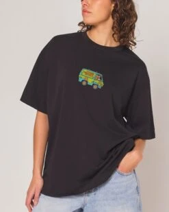Scooby-Doo Mystery Inc Oversized Tee -Threadheads Clothing BlackOversized Close Up Front 6558afcb b9b3 44e8 a2b0 6ba1c9097958