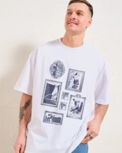 Pissing Statues Oversized Tee